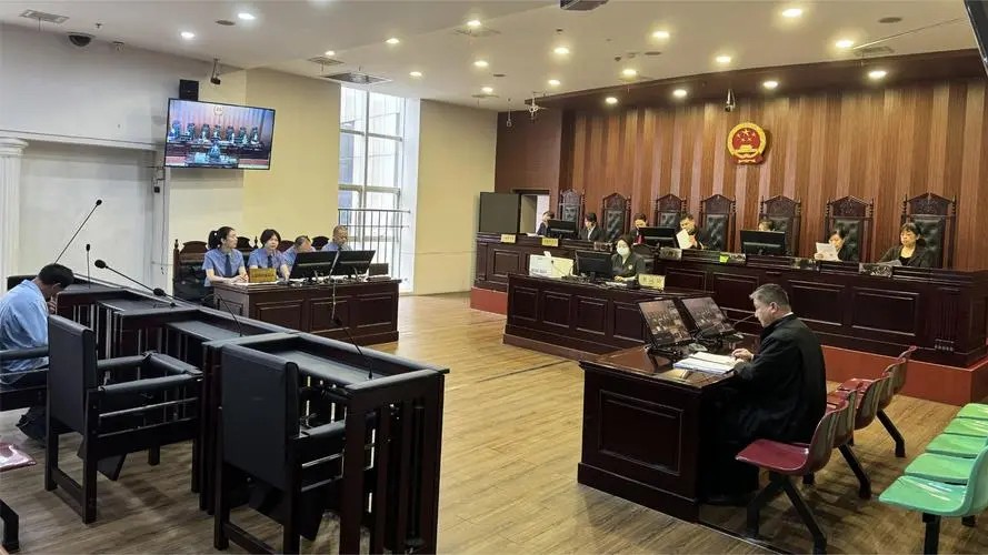 建房时工人从楼上坠落,经过层层分包,