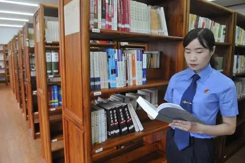 圣典所进国泰民安社区开展公益普法活动2020-11-17