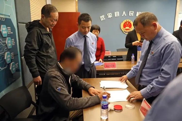 湖南新晃“操场埋尸案”明开庭,杜少平被控杀人等六宗罪,...